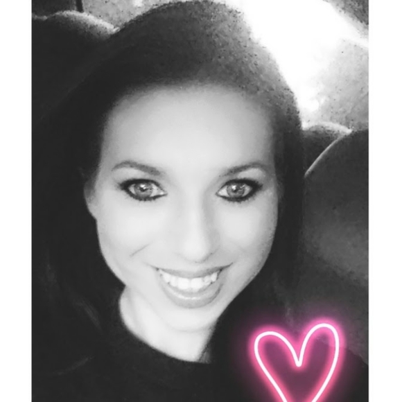 Meet your Posher, Mackenzie - Picture 3 of 16